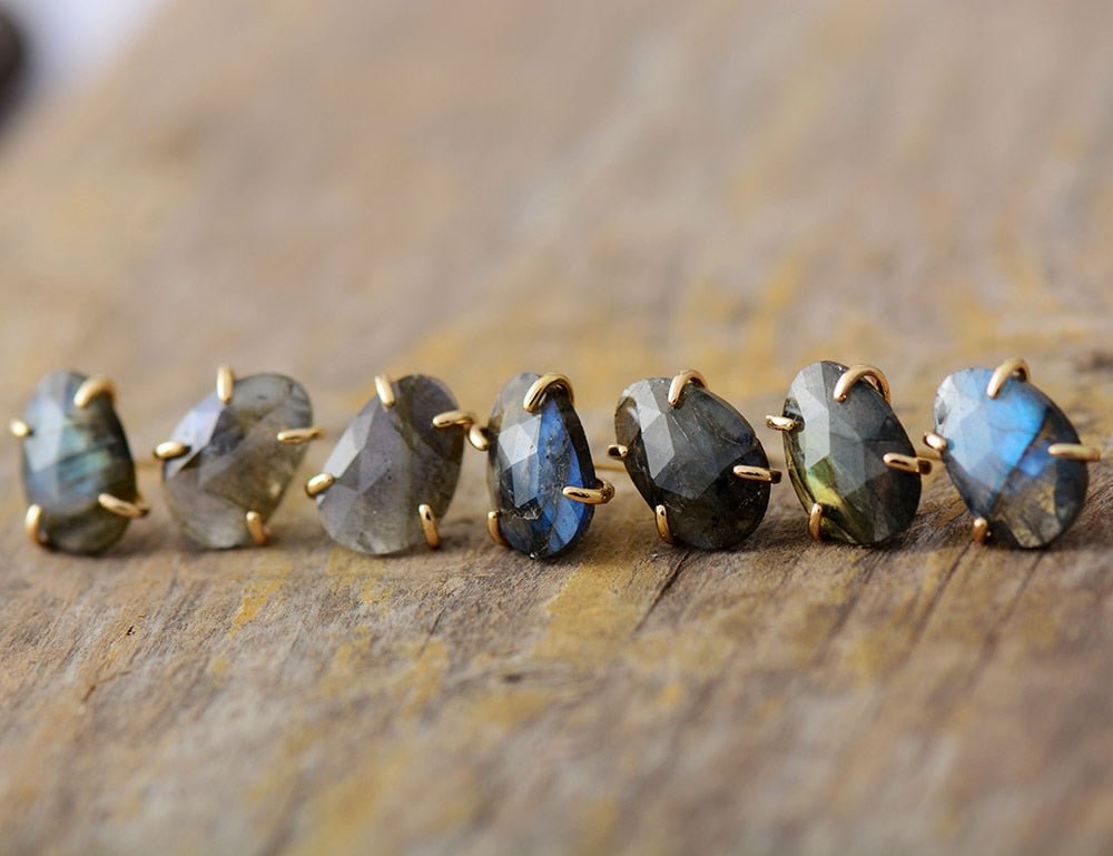 Majestic Queen Stud Earrings - Luulink
