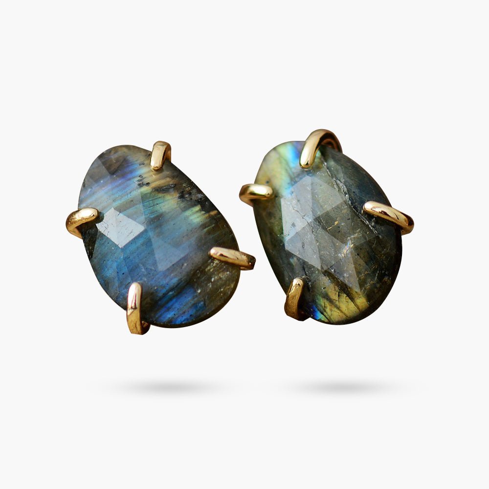 Majestic Queen Stud Earrings - Luulink
