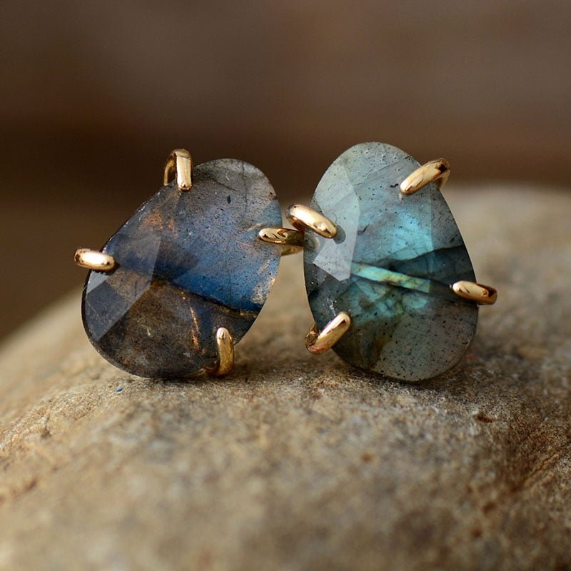 Majestic Queen Stud Earrings - Luulink
